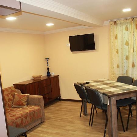 Apartment Cool House Borjomi Bagian luar foto